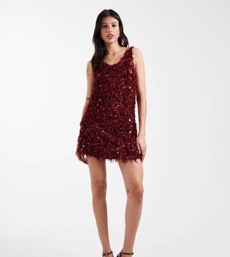ONLY Tall - Pailletten-Minikleid in Burgunderrot mit Kunstfeder-Finish von ONLY Tall