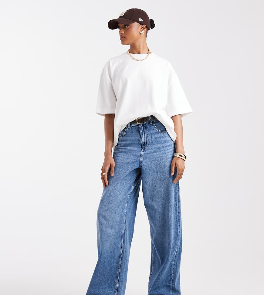 ONLY Tall - Paulina - Weite Jeans aus hellblauem Denim mit hohem Bund ONLY Tall - Paulina - Weite Jeans aus hellblauem Denim mit hohem Bund von ONLY Tall