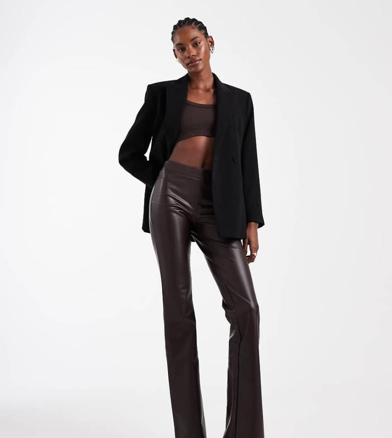 ONLY Tall - Schlaghose aus Kunstleder in Braun-Brown von ONLY Tall