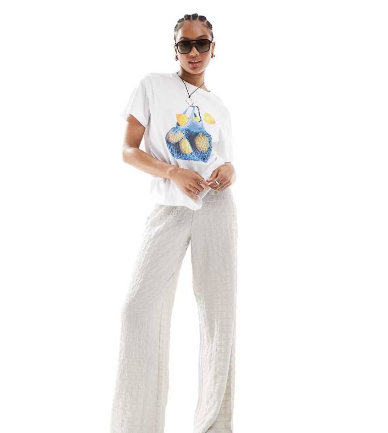 ONLY Tall - Seersucker-Hose in Steinbeige mit weitem Bein-Grau von ONLY Tall