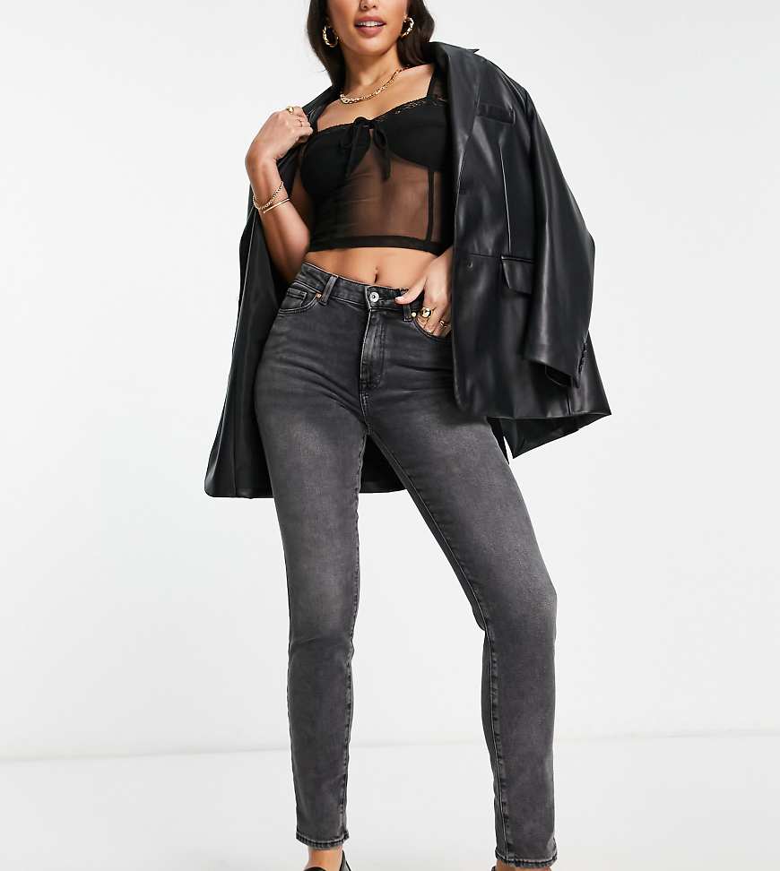 Only Tall - Emily - Jeans mit geradem Schnitt in verwaschenem Grau von ONLY Tall