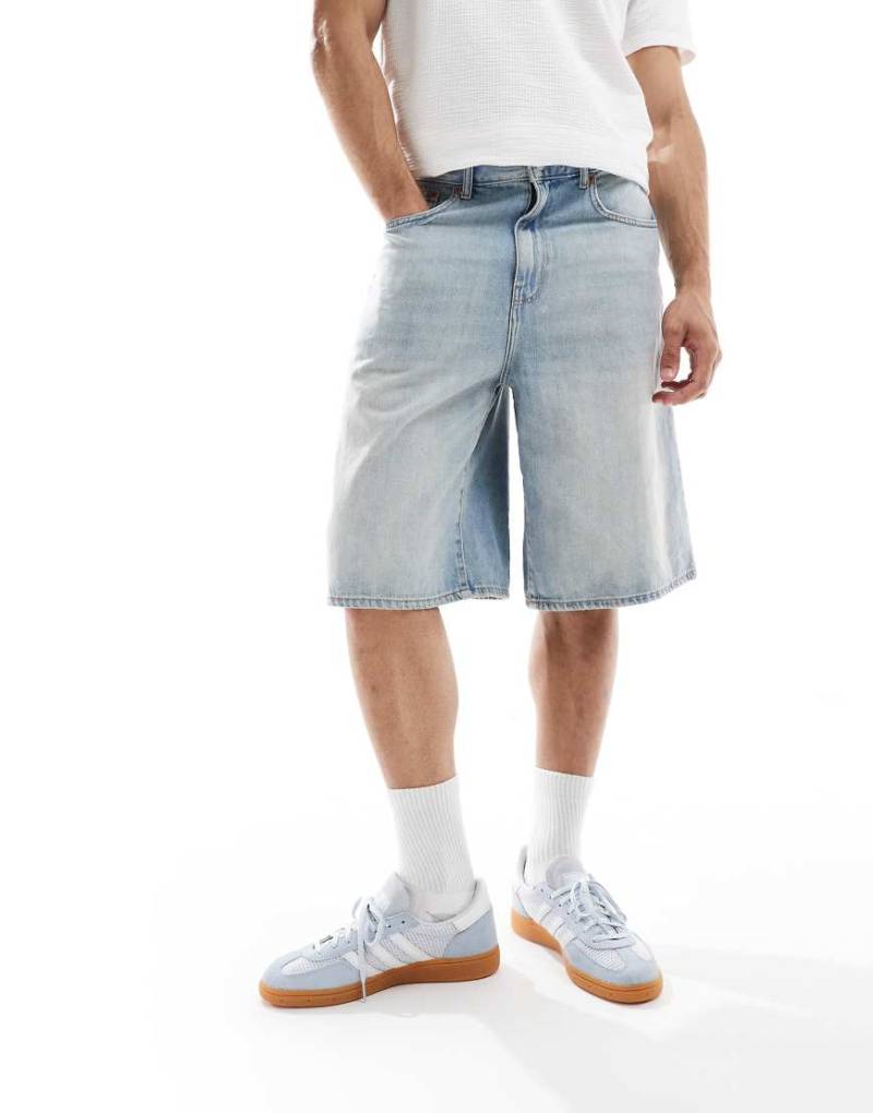 ONLY & SONS - Baggy Fit Jeans-Shorts in hellblauer Waschung von ONLY & SONS