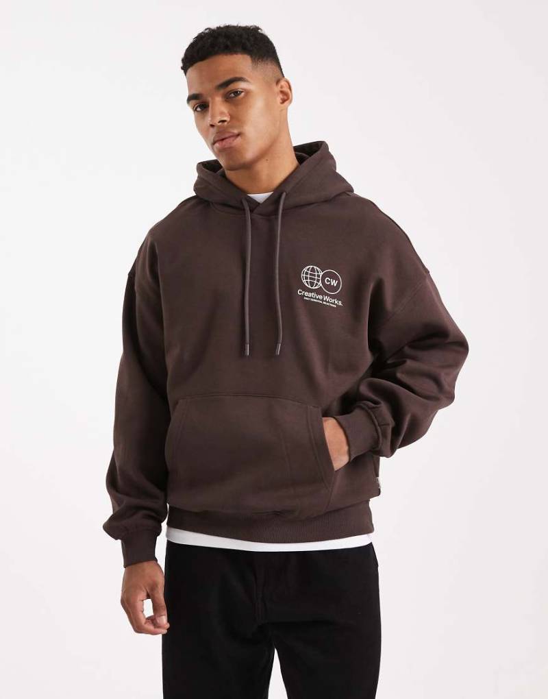 ONLY & SONS - Bedruckter Kapuzenpullover in Braun-Brown von ONLY & SONS