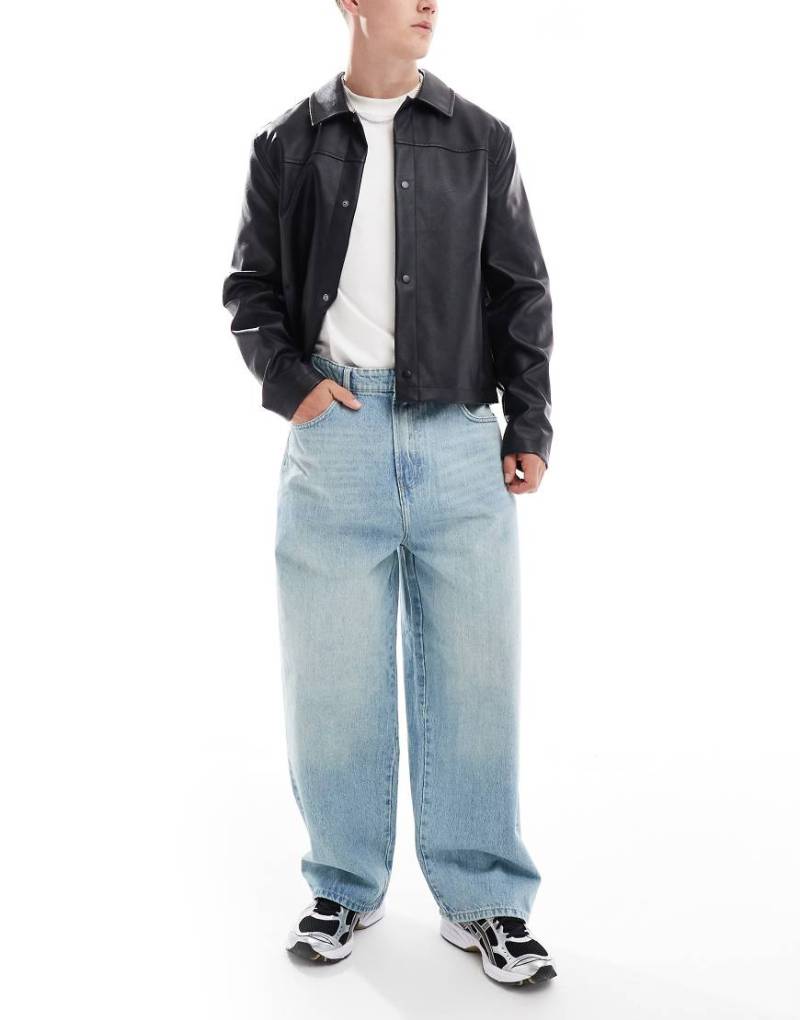 ONLY & SONS - Carl - Jeans in hellblauer Waschung mit Ballonbeinschnitt von ONLY & SONS