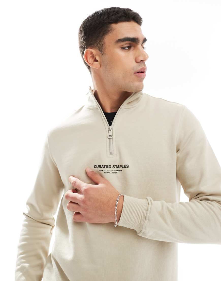 ONLY & SONS - Curated - Hochgeschlossenes Sweatshirt in Steinbeige mit kurzem Reißverschluss-Neutral von ONLY & SONS