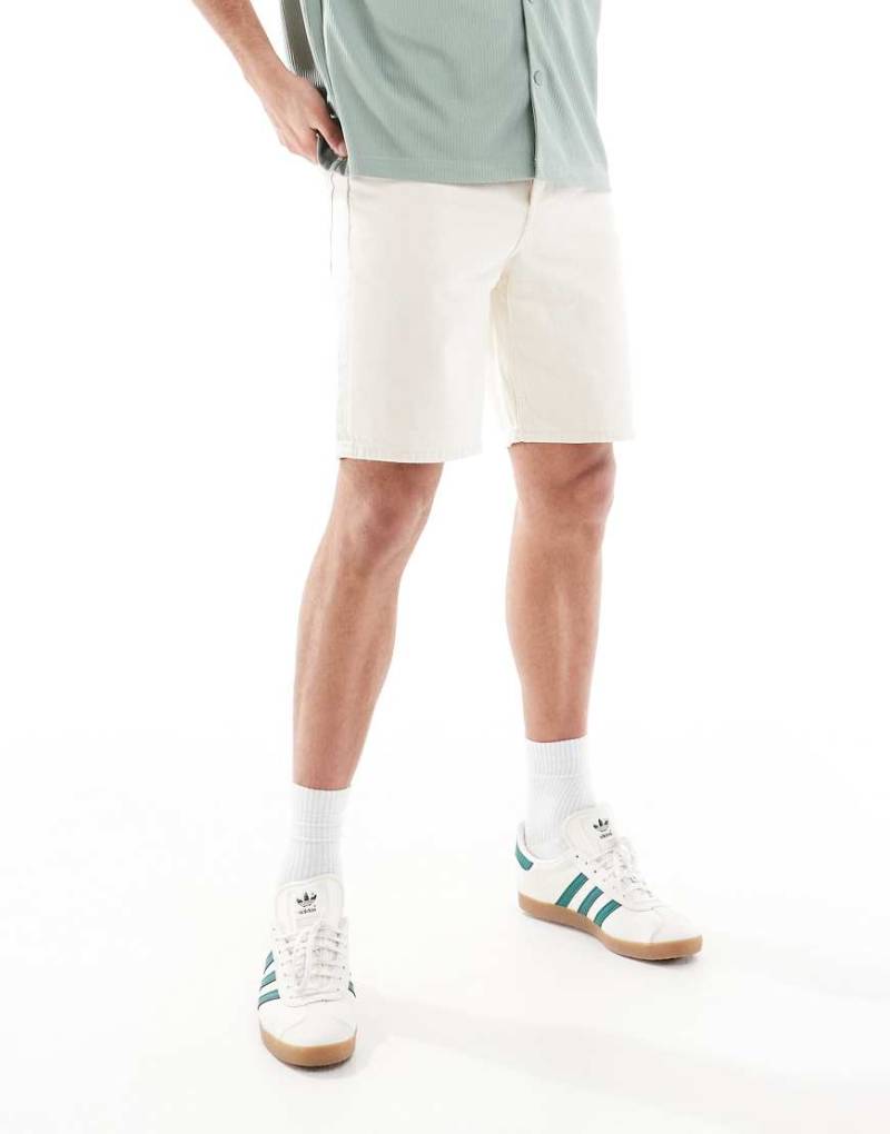 ONLY & SONS - Edge - Gerade geschnittene Jeansshorts in Ecru-Weiß von ONLY & SONS