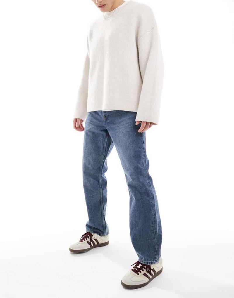 ONLY & SONS - Gerade geschnittene Jeans in mittelblauer Waschung von ONLY & SONS