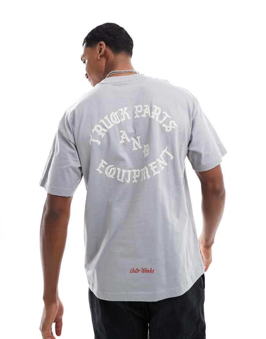 ONLY & SONS - Kastenförmiges T-Shirt in gewaschenem Grau mit Rückenprint ONLY & SONS - Kastenförmiges T-Shirt in gewaschenem Grau mit Rückenprint von ONLY & SONS