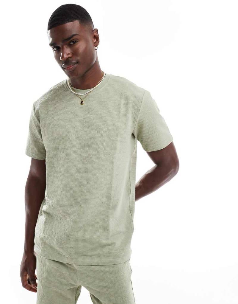 ONLY & SONS - Kurzärmliges T-Shirt in Salbeigrün mit Waffelmuster, Kombiteil von ONLY & SONS