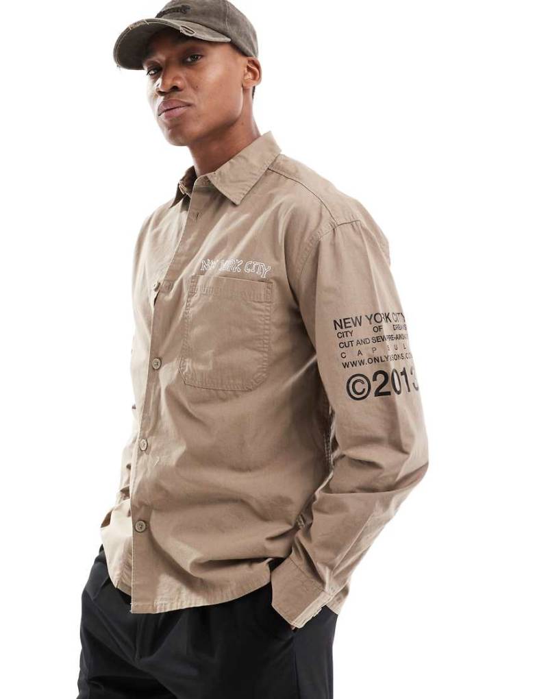 ONLY & SONS - Locker geschnittenes Shirt in Beige mit Print mit „NYC"-Prints-Neutral von ONLY & SONS