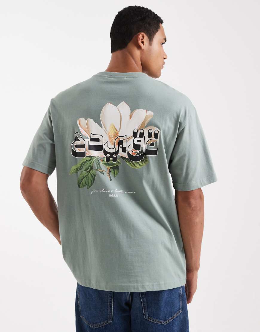 ONLY & SONS - Locker geschnittenes T-Shirt in dunklem Salbeigrün mit Blumenprint auf dem Rücken von ONLY & SONS