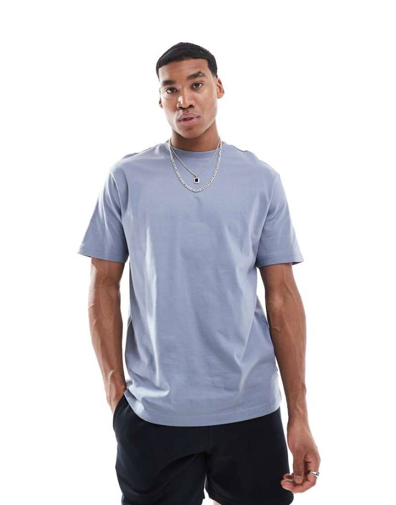 ONLY & SONS - Locker geschnittenes T-Shirt in verwaschenem Blau von ONLY & SONS