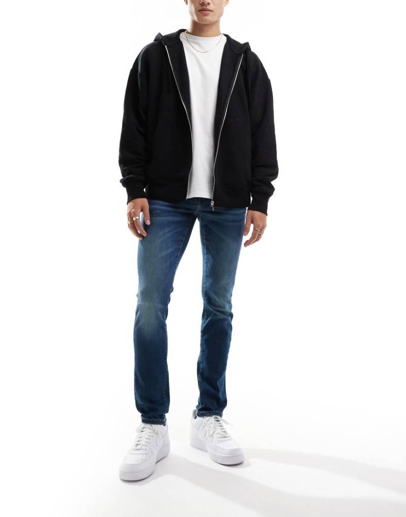 ONLY & SONS - Loom - Schmal geschnittene Jeans in mittelblauer Waschung von ONLY & SONS