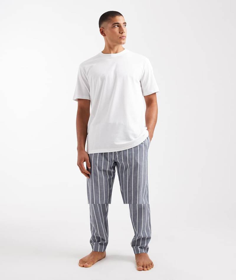 ONLY & SONS - Pyjama-Geschenkset aus Hose und T-Shirt in Weiß und Grau gestreift von ONLY & SONS