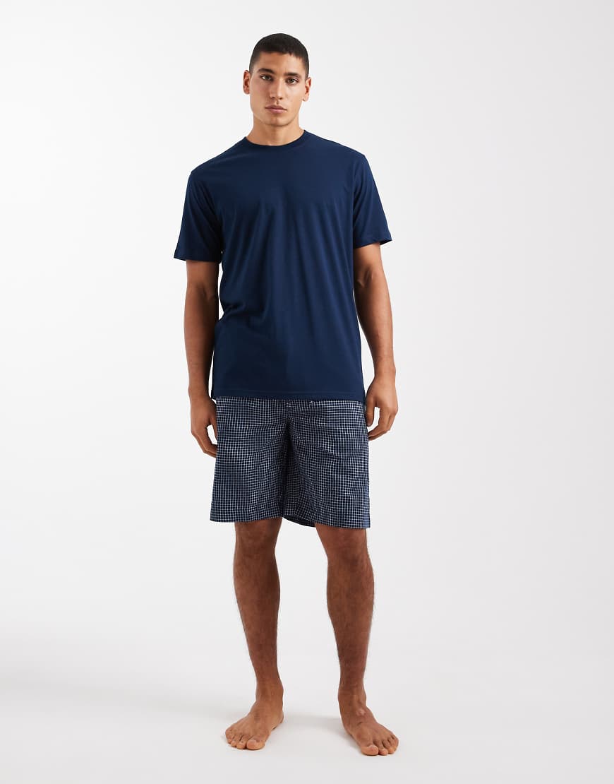 ONLY & SONS - Pyjama mit Shorts und T-Shirt in Marineblau und Weiß ONLY & SONS - Pyjama mit Shorts und T-Shirt in Marineblau und Weiß von ONLY & SONS