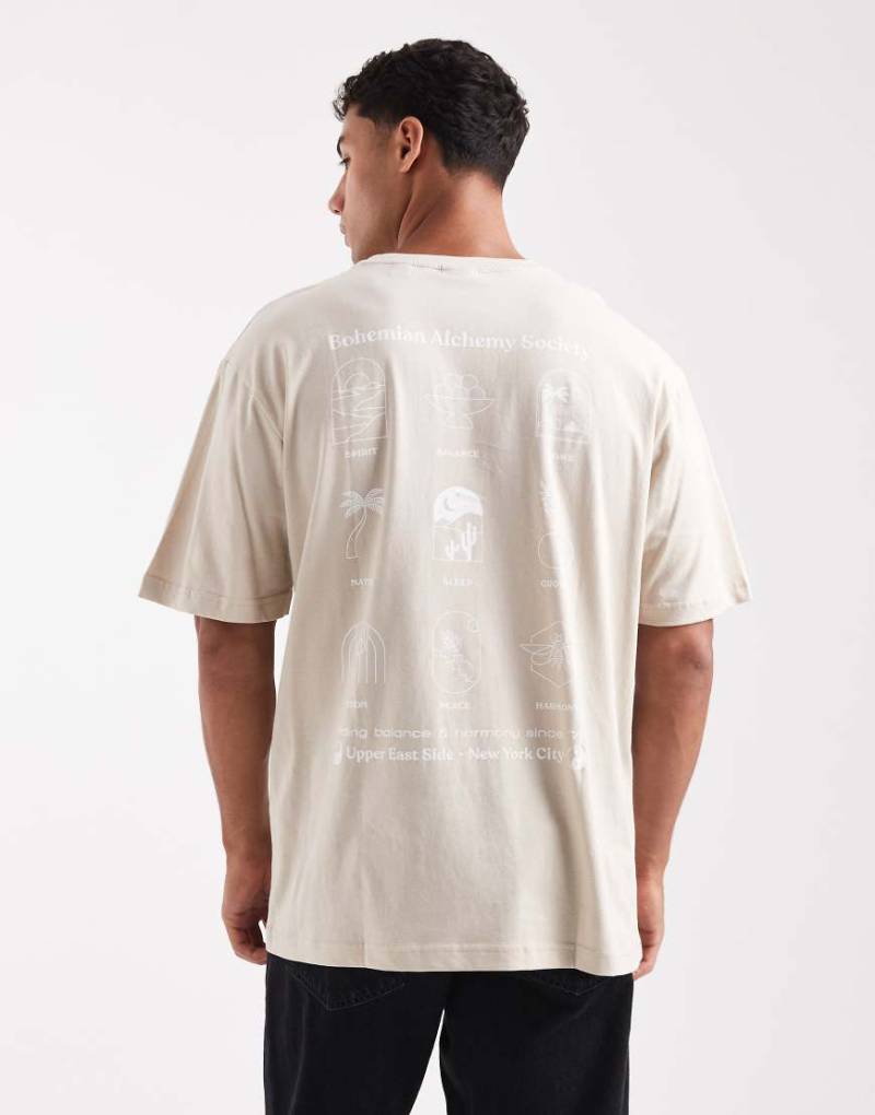 ONLY & SONS - Relaxed Fit T-Shirt in Beige mit Boho-Rückenprint-Weiß von ONLY & SONS