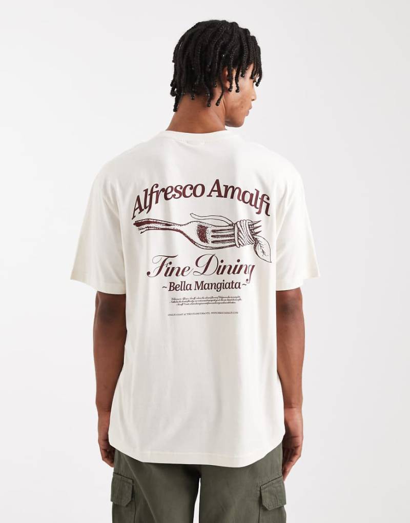 Only & Sons - Relaxed Fit T-Shirt in Creme mit „Amalfi"-Rückenprint-Weiß von ONLY & SONS