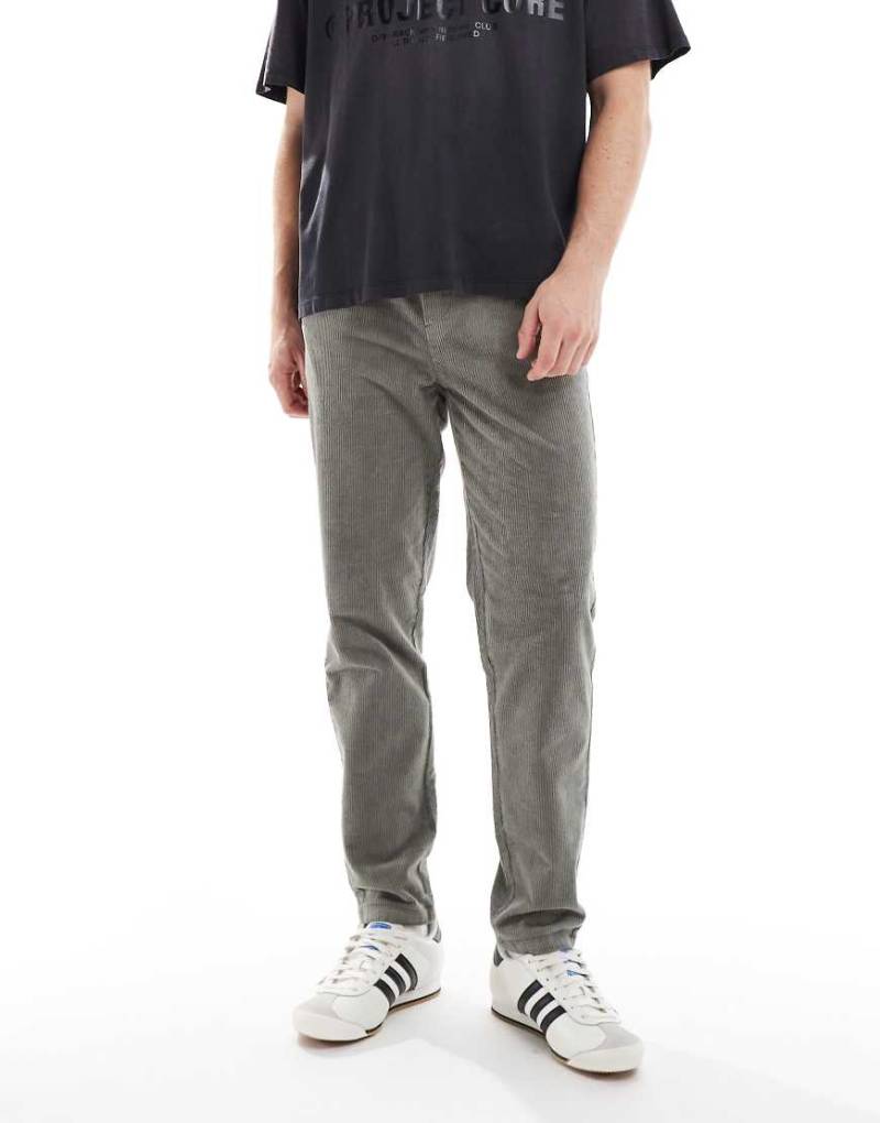 ONLY & SONS - Schmal zulaufende Cordhose in dunklem Salbeigrün von ONLY & SONS