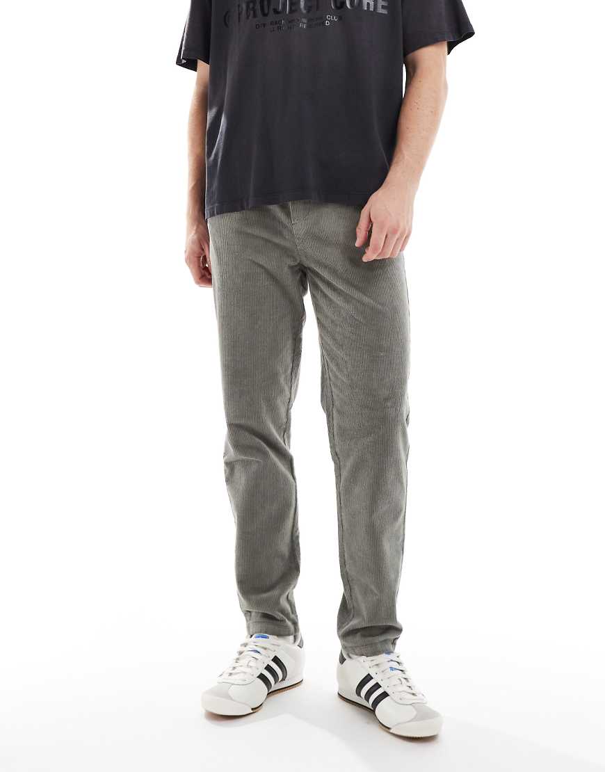 ONLY & SONS - Schmal zulaufende Cordhose in dunklem Salbeigrün von ONLY & SONS