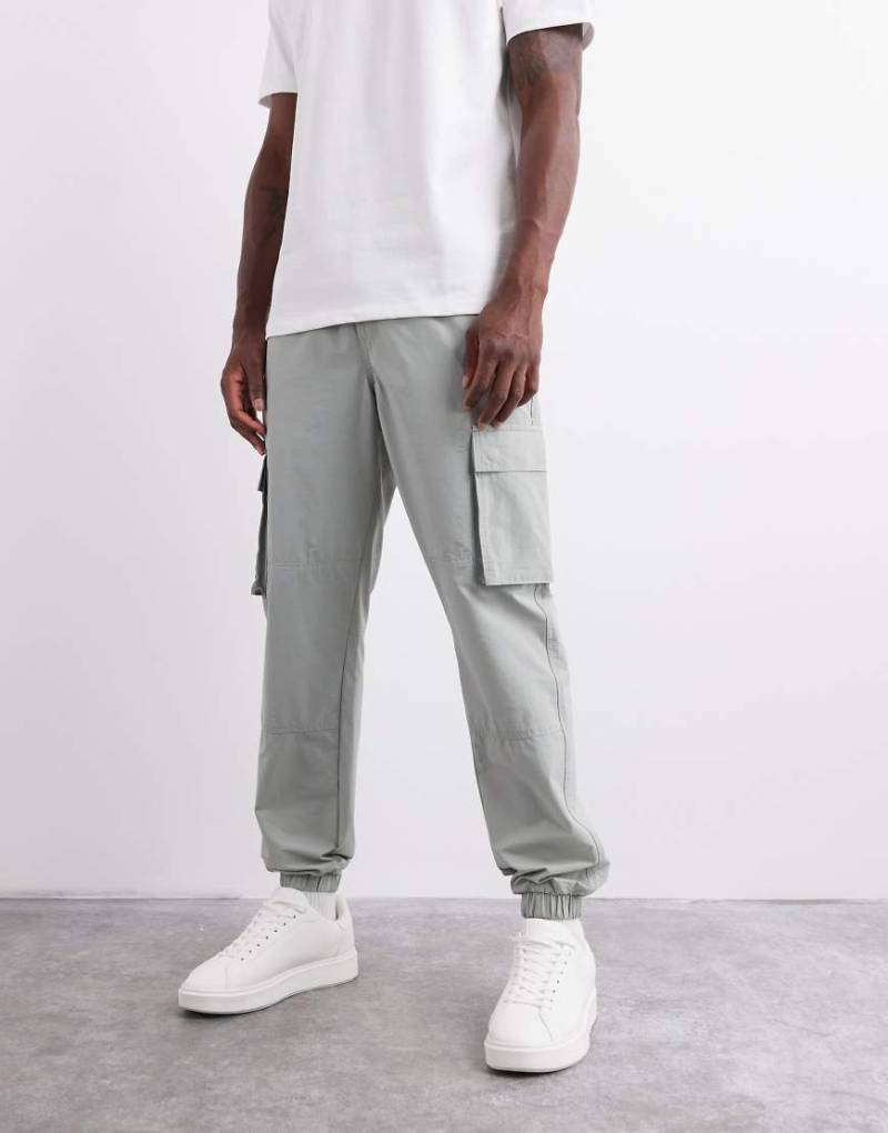 ONLY & SONS - Schmal zulaufende Funktions-Cargohose in Hellgrau von ONLY & SONS