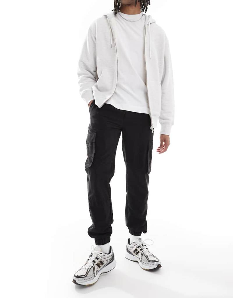 ONLY & SONS - Schmal zulaufende Funktions-Cargohose in Schwarz von ONLY & SONS