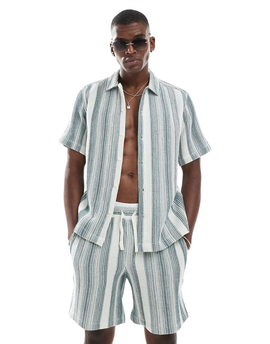 ONLY & SONS - Shorts in Weiß & Grün mit Waffelstruktur, Kombiteil ONLY & SONS - Shorts in Weiß & Grün mit Waffelstruktur, Kombiteil von ONLY & SONS