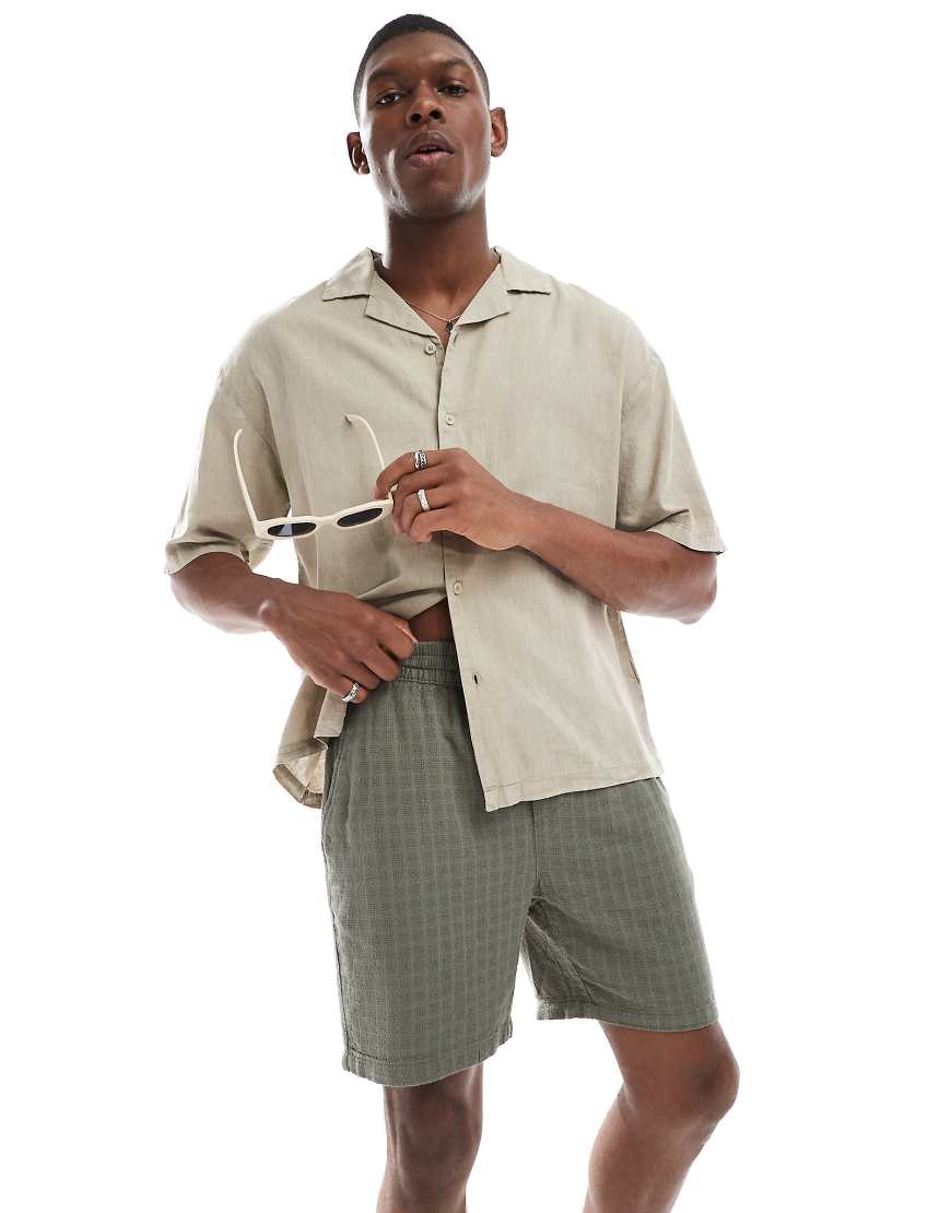 ONLY & SONS - Strukturierte Shorts aus Leinenmix in Salbeigrün ONLY & SONS - Strukturierte Shorts aus Leinenmix in Salbeigrün von ONLY & SONS