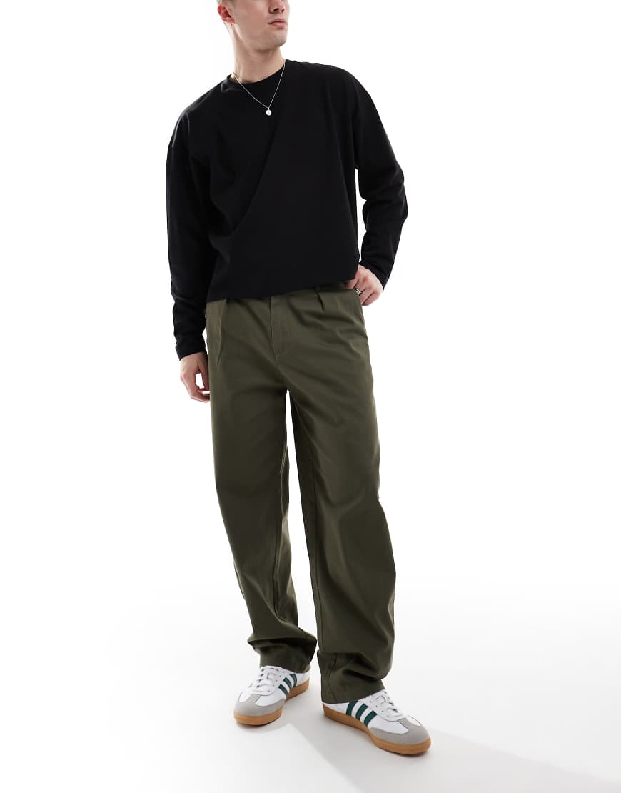 ONLY & SONS - Weit geschnittene Hose in Khaki mit Bundfalten-Grün von ONLY & SONS