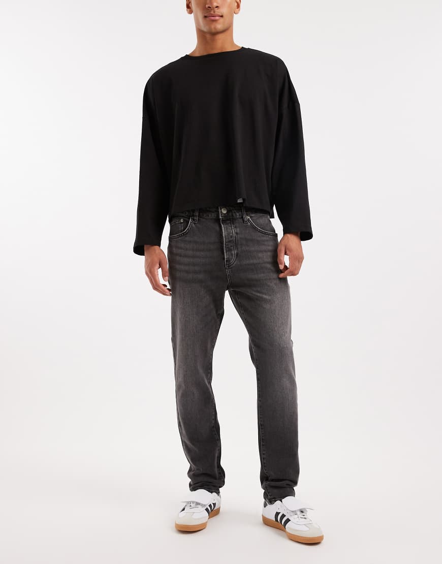 ONLY & SONS - Yoke - Schmal zulaufende Jeans in verwaschenem Schwarz von ONLY & SONS