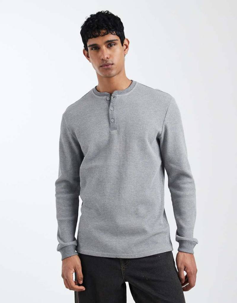 ONLY & Sons - Langärmliges Henley-T-Shirt in Hellgrau mit Waffelstruktur von ONLY & SONS