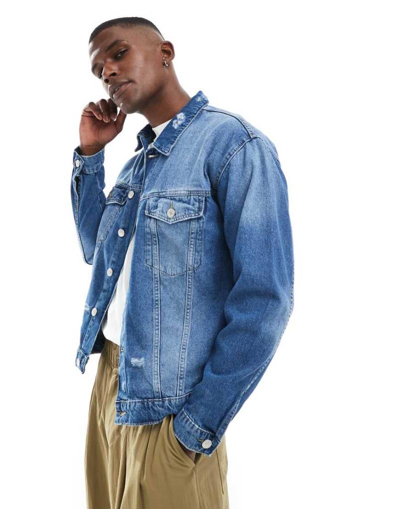 Only & Sons - Jeansjacke in mittelblauer Waschung mit abgenutzter Optik von ONLY & SONS