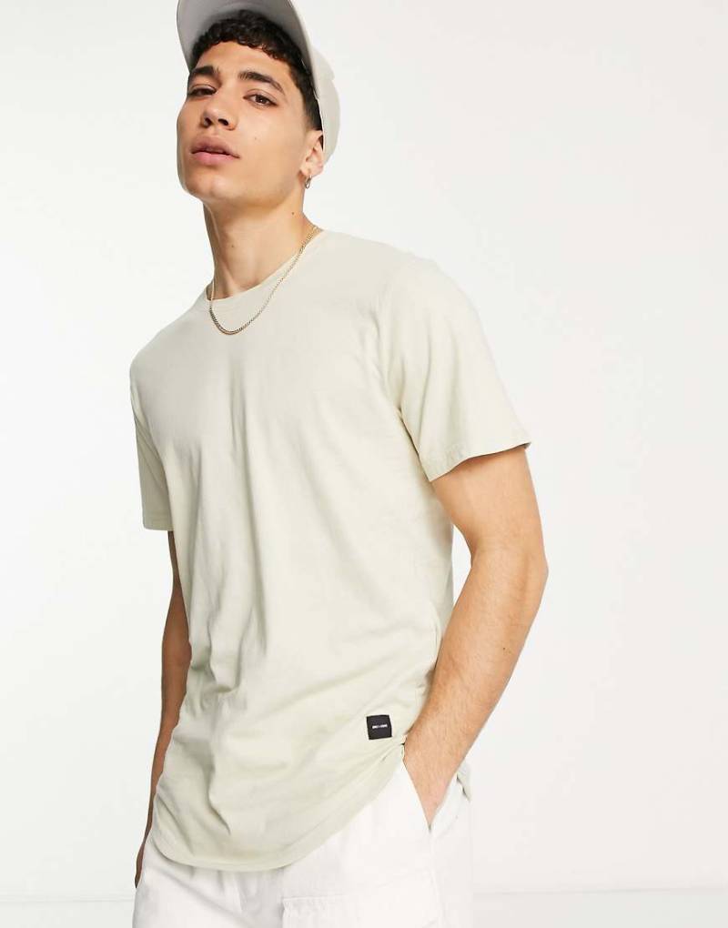 Only & Sons - Lang geschnittenes T-Shirt in Beige mit abgerundetem Saum-Neutral Only & Sons - Lang geschnittenes T-Shirt in Beige mit abgerundetem Saum-Neutral von ONLY & SONS