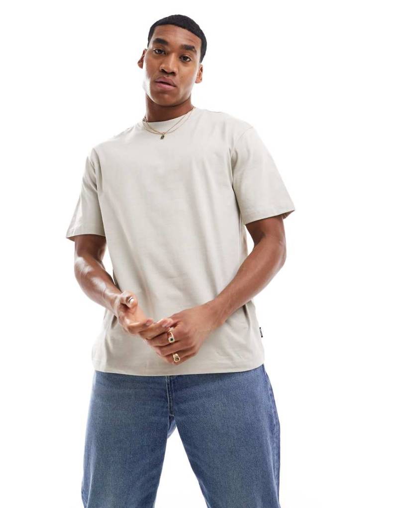 Only & Sons - Locker geschnittenes T-Shirt in Beige-Neutral Only & Sons - Locker geschnittenes T-Shirt in Beige-Neutral von ONLY & SONS