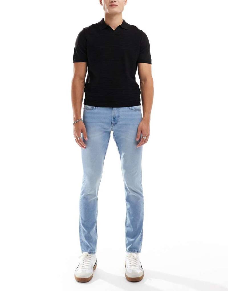 Only & Sons - Loom - Schmal geschnittene Jeans in heller Waschung-Blau von ONLY & SONS