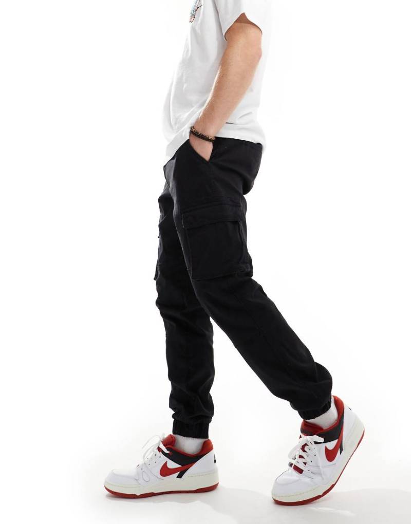 ONLY & SONS - Schmal zulaufende Cargohose in Schwarz mit Bündchen von ONLY & SONS