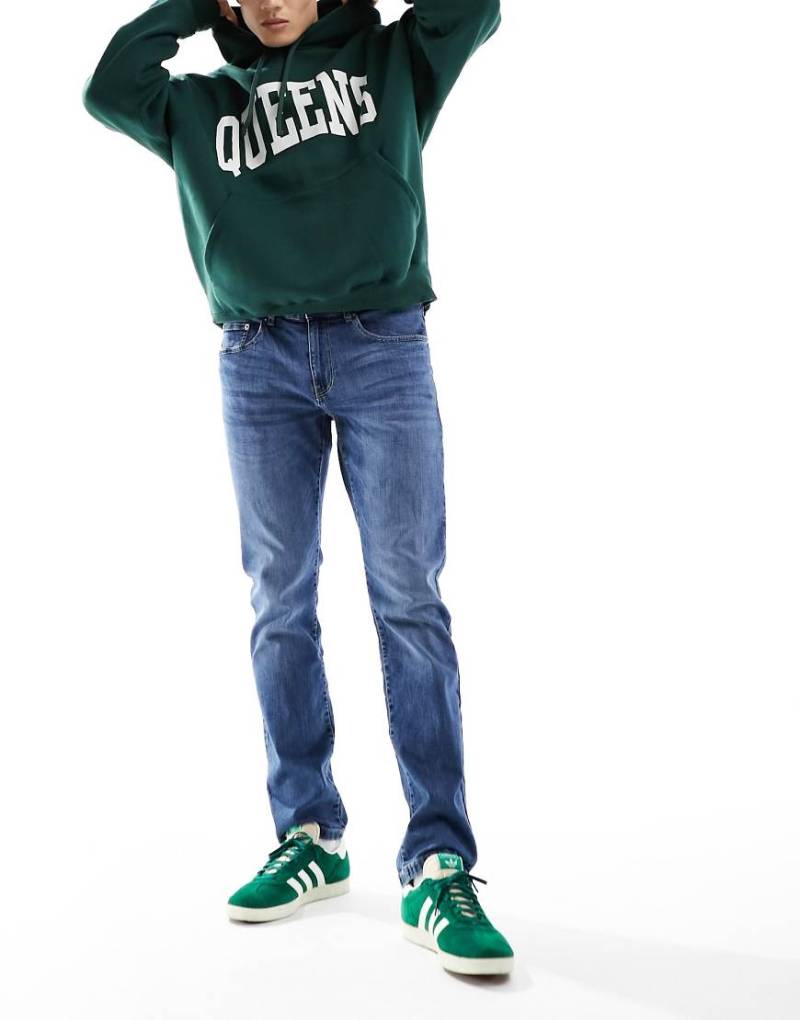 Only & Sons - Weft - Stretch-Jeans mit normalem Schnitt in mittelblauer Waschung von ONLY & SONS