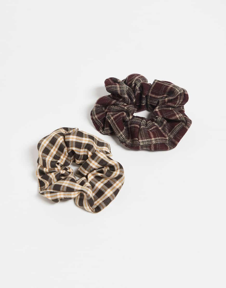 ONLY - 2er-Pack karierte Scrunchie-Haargummis in Braun und Burgunderrot-Bunt von ONLY