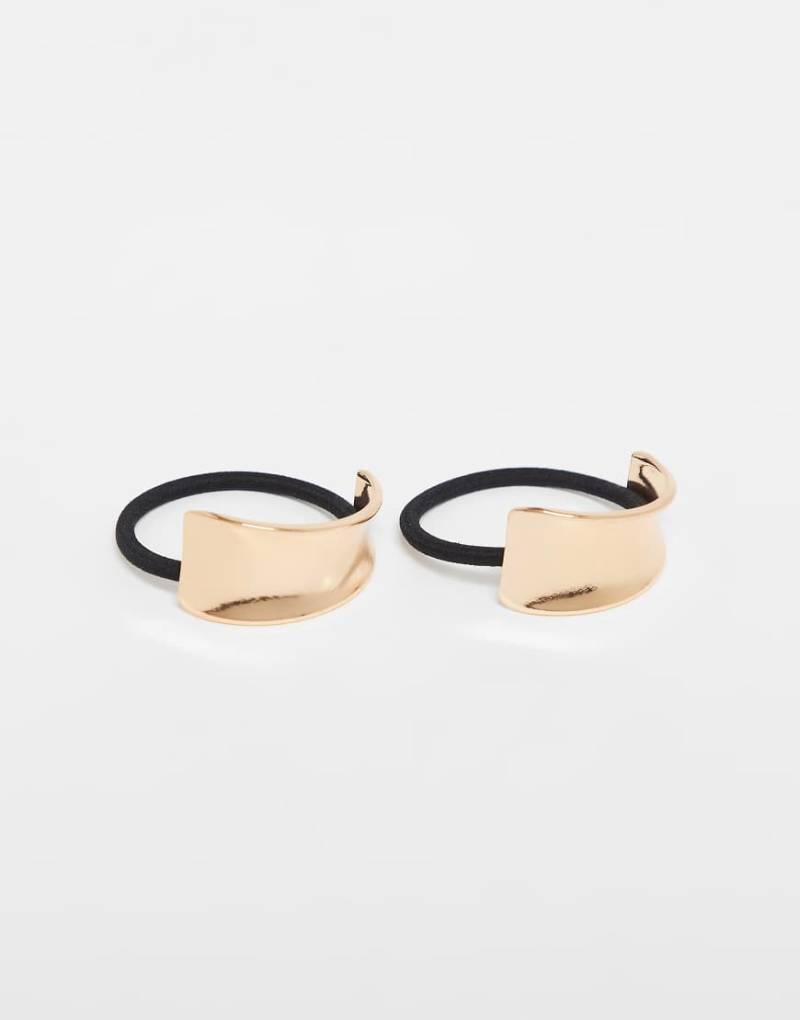 ONLY - 2er-Pack Haargummis mit asymmetrischer, goldfarbener Metallverzierung ONLY - 2er-Pack Haargummis mit asymmetrischer, goldfarbener Metallverzierung von ONLY