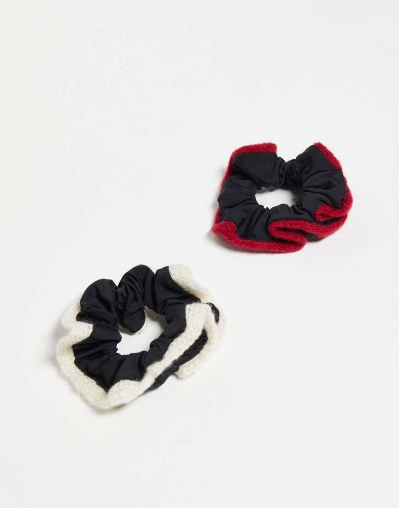 ONLY - 2er-Pack Strick-Scrunchies in Weiß und Rot-Bunt ONLY - 2er-Pack Strick-Scrunchies in Weiß und Rot-Bunt von ONLY