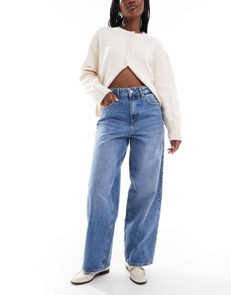ONLY - Amber - Weite Jeans in Mittelblau von ONLY