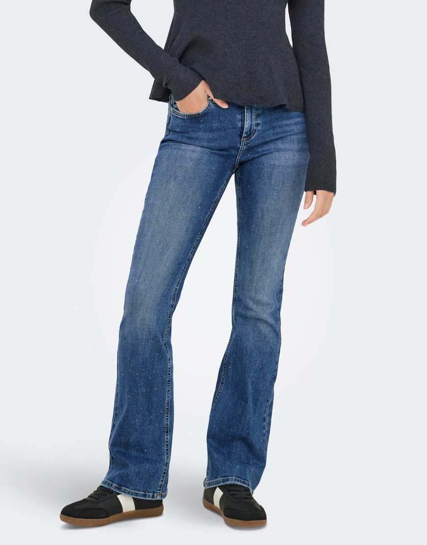 ONLY - Ausgestellte Denim-Jeans in Mittelblau von ONLY