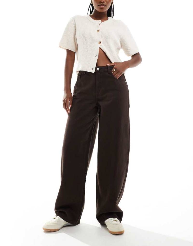 ONLY - Barrel-Jeans in Braun mit hohem Bund-Brown von ONLY