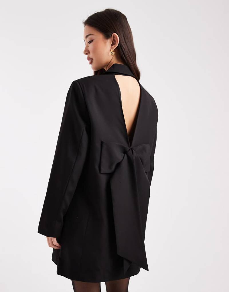 ONLY - Blazer-Kleid in Schwarz mit Schleifendetail am Rücken ONLY - Blazer-Kleid in Schwarz mit Schleifendetail am Rücken von ONLY