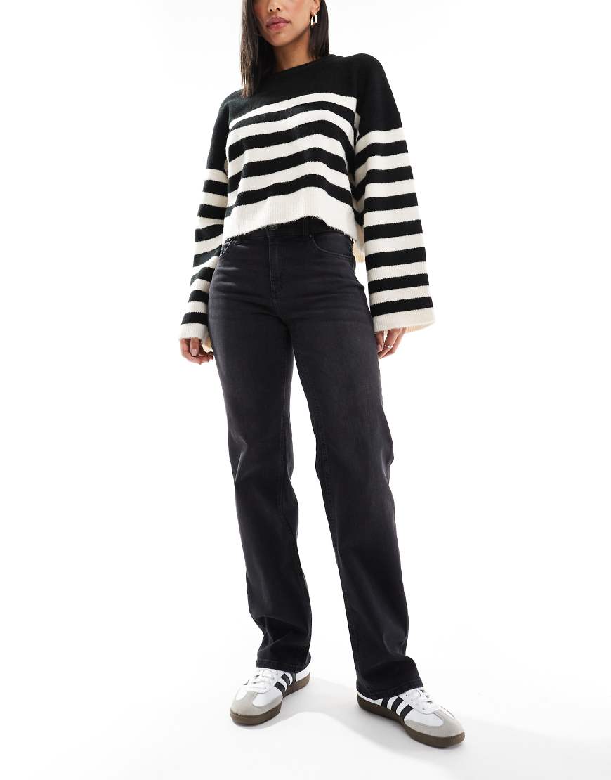 ONLY - Blush - Jeans in verwaschenem Schwarz mit geradem Schnitt ONLY - Blush - Jeans in verwaschenem Schwarz mit geradem Schnitt von ONLY