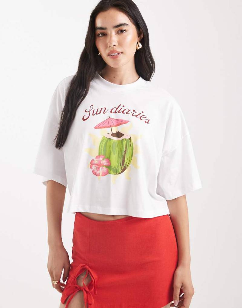 ONLY - Cropped-T-Shirt in Weiß mit Oversize-Passform und Kokosnussprint von ONLY