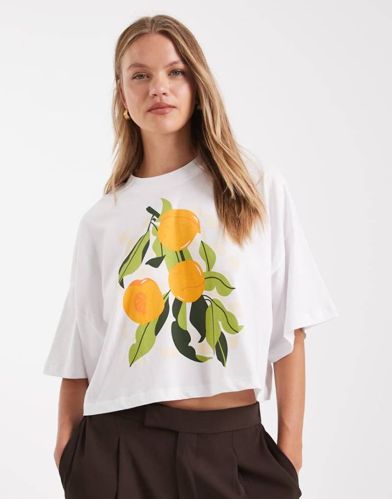 ONLY - Cropped-T-Shirt in Weiß mit Orangen-Grafikmotiv von ONLY