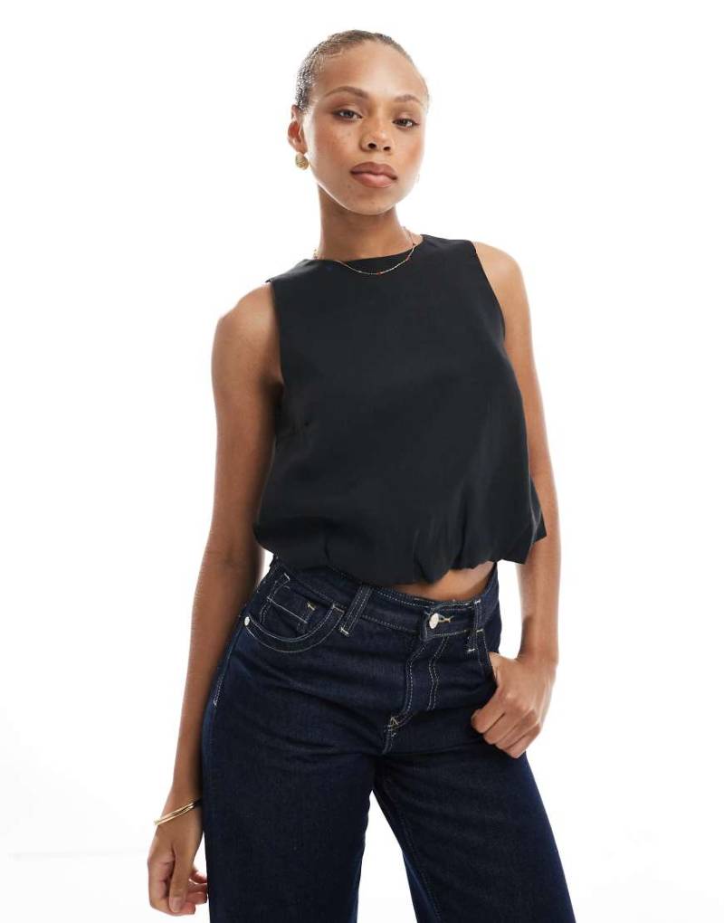 ONLY - Cropped-Top in Schwarz mit Blasensaum von ONLY