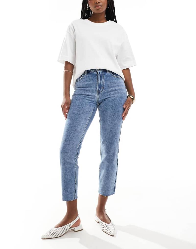 ONLY - Emily - Gerade geschnittene Jeans in heller Waschung mit hohem Bund-Blau von ONLY
