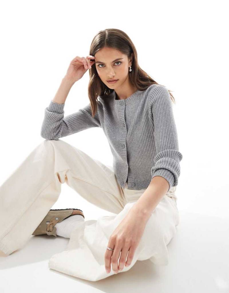 ONLY - Gerippte Strickjacke in Grau von ONLY