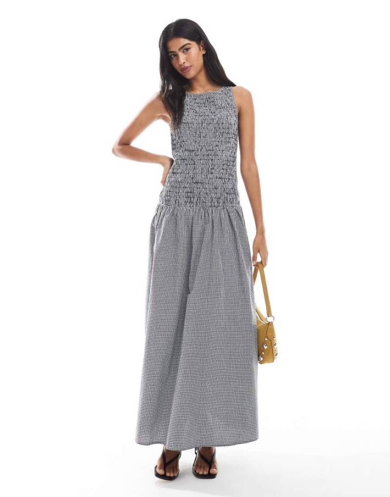 ONLY - Gesmoktes Maxikleid in Schwarz mit tiefer Taille und Vichy-Karo von ONLY